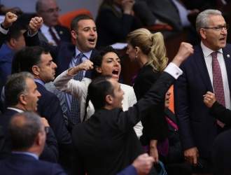 درگیری فیزیکی نمایندگان در پارلمان ترکیه