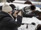 اوکراینی ها با  با تانک‌های روسیه عکس می‌گیرند