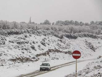 برف و باران در جاده‌های ۱۱ استان کشور