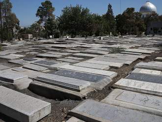 طرح جدید زاکانی: اخذ عوارض از قبر‌ها در تهران!