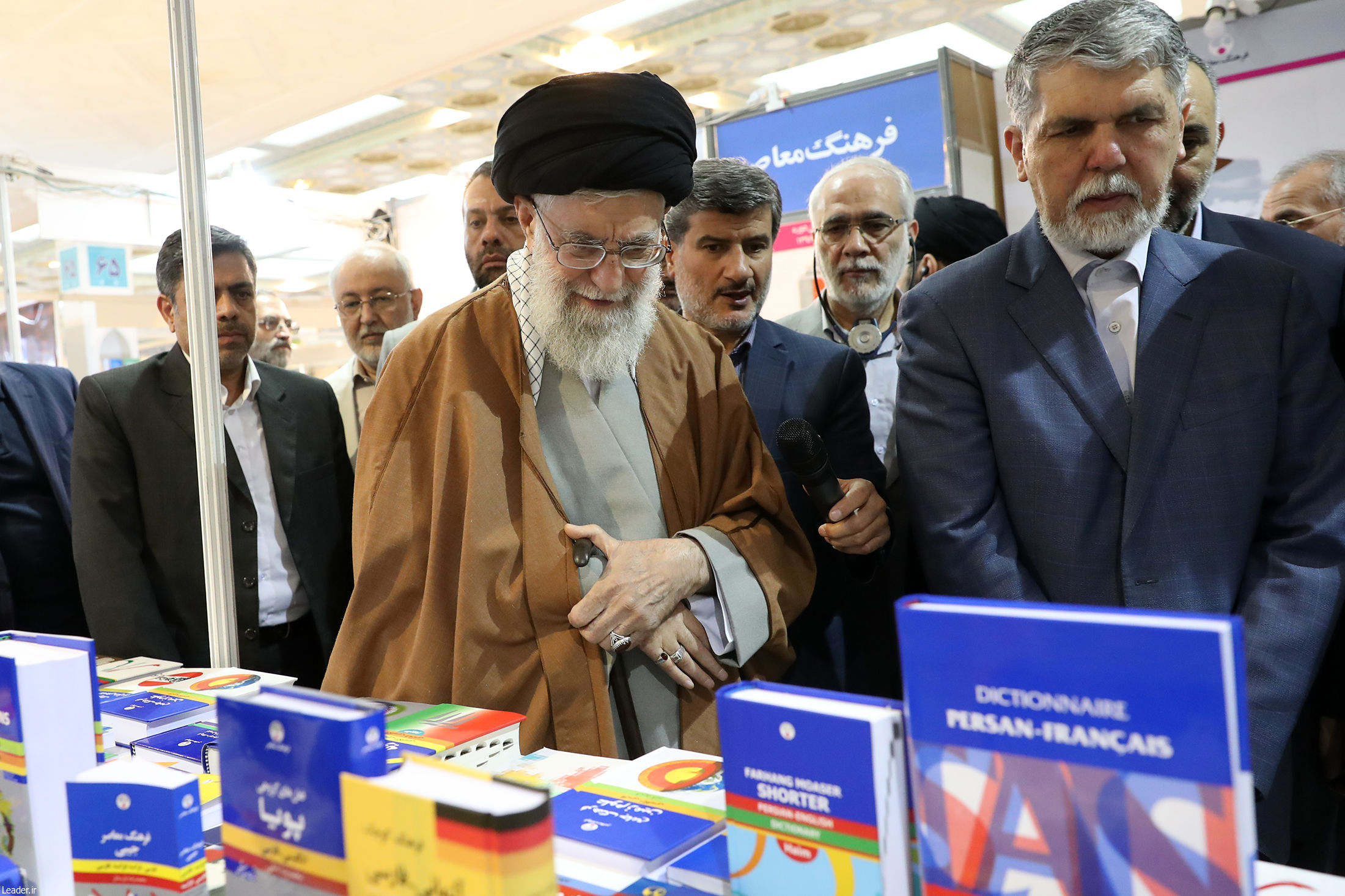 رهبر معظم انقلاب از نمایشگاه بین‌المللی کتاب تهران بازدید کردند