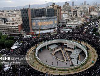 مردم تهران برای پاسداشت شهدای خدمت به میدان ولیعصر آمدند